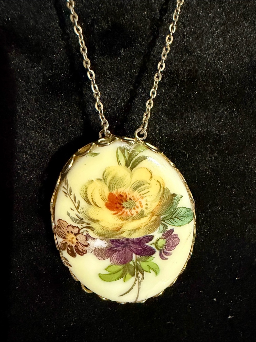 Floral Porcelain Pendant Necklace in Cream and Yellow